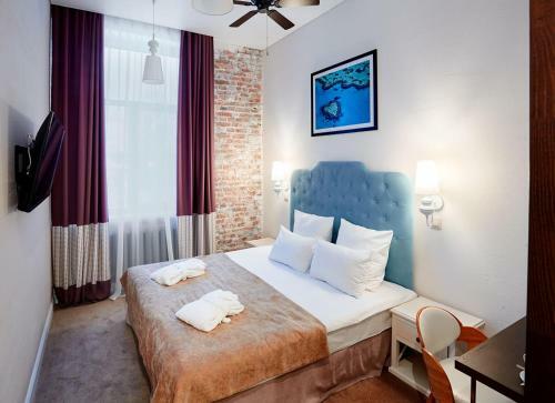 Mama Leone Hotel