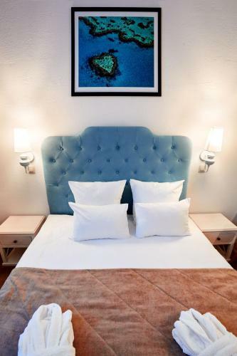 Mama Leone Hotel