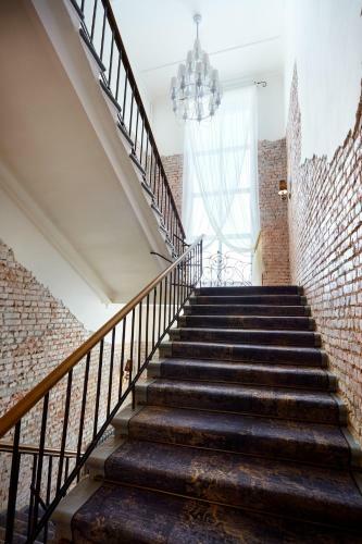 Mama Leone Hotel