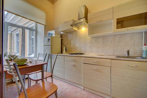 Apartments Longo On Galernaya 29