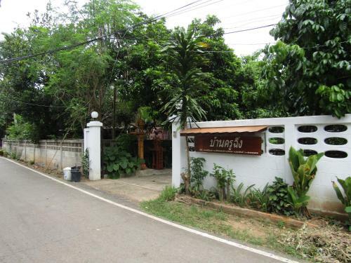 Hostal Ban Kru Ching Guesthouse