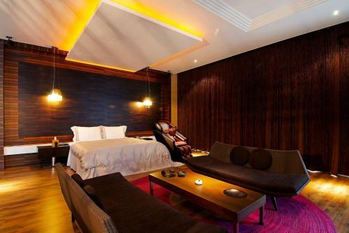 Ease Motel