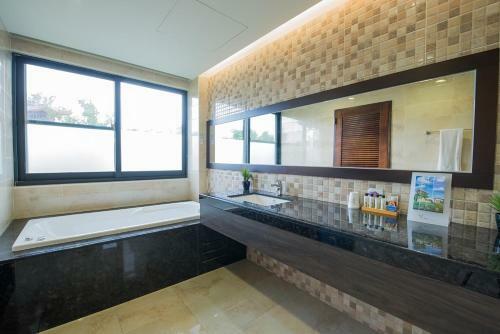 Shangri Longluan Lake One B&B