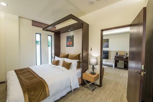 Shangri Longluan Lake One B&B