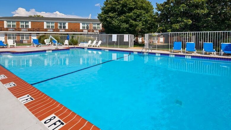Hotel Clarion Inn Falls Church- Arlington