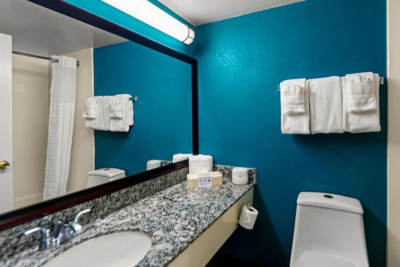 Hotel Clarion Inn Falls Church- Arlington