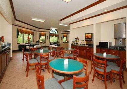 Hotel Baymont By Wyndham Harriman