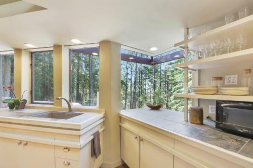 Architect's Redwood Rings Retreat
