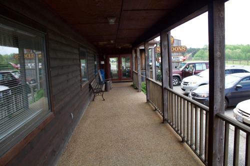 Sheldon's Motel And Restaurant