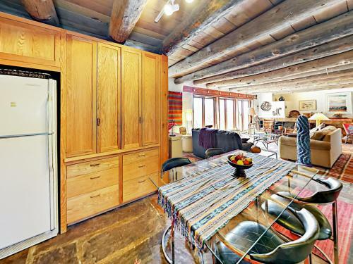 68 Winding Road House