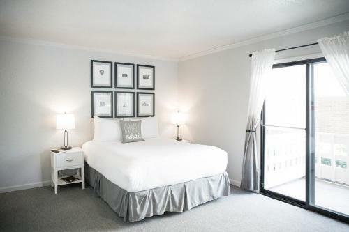 Hotel Cloverleaf Suites Overland Park