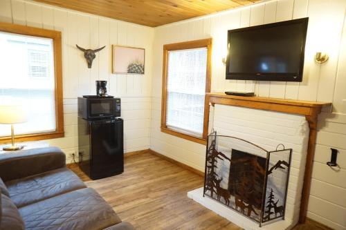 Shaver Lake Village Hotel