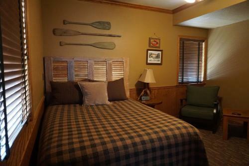 Shaver Lake Village Hotel