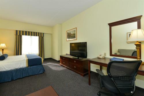 Hotel Best Western Plus Crossroads Inn & Suites