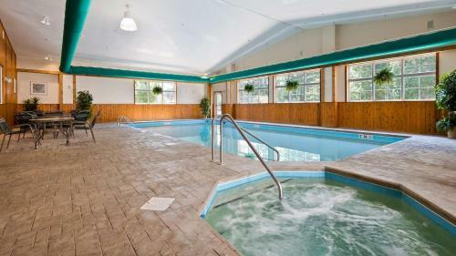 Hotel Best Western Plus Crossroads Inn & Suites