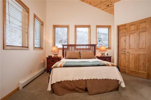 Ski Trail Lodge I