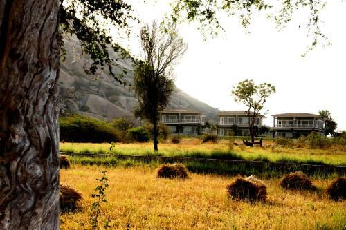 Hotel Amritara Jawai Sagar Pali