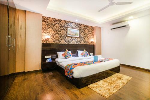 Fabhotel Galaxy Patel Nagar
