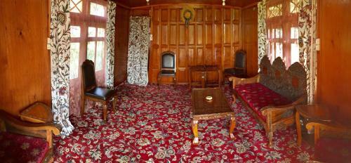 Hostal Taif Houseboat