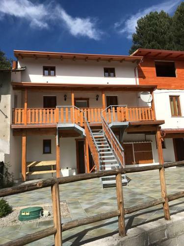Lorica Suite