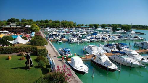 Marina Uno Floating Resort