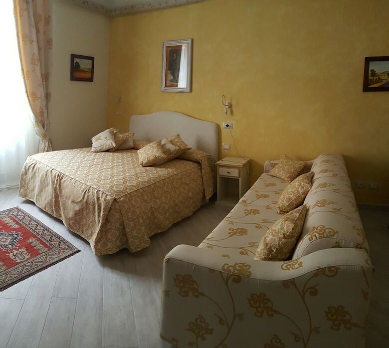 Five Roses Bed & Breakfast