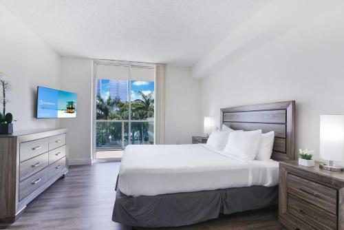 Hotel 1, 2 And 3 Bedroom Ocean Condos With Balcony