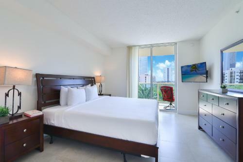 Hotel 1, 2 And 3 Bedroom Ocean Condos With Balcony