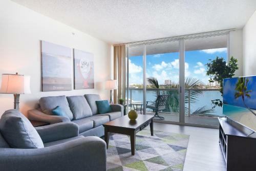 Hotel 1, 2 And 3 Bedroom Ocean Condos With Balcony