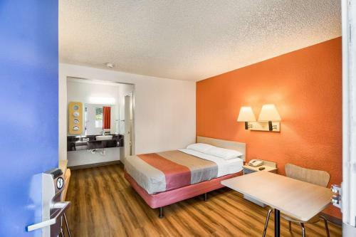 Hotel Motel 6 Everett South