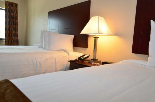Hotel Cobblestone Inn & Suites - Clarion