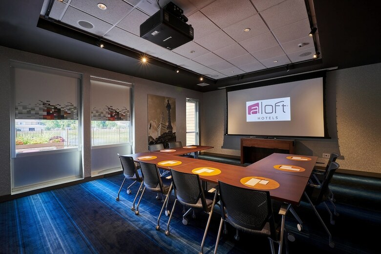 Hotel Aloft Cleveland Airport