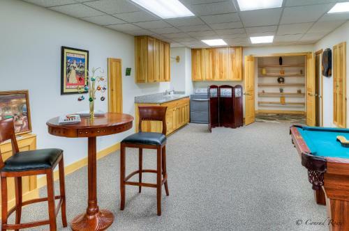 The Lodge At Trout Creek Bed And Breakfast