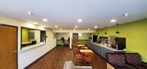Motel Travel Inn And Suites
