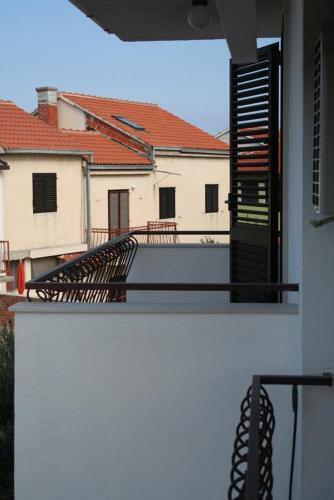 Apartments With A Parking Space Supetar, Brac - 2903