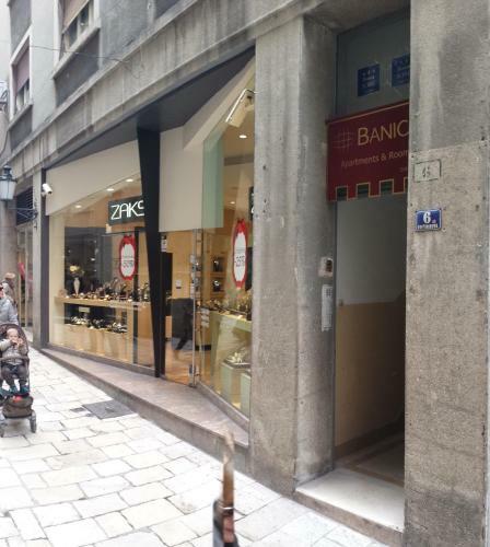 Hostal Banica Apartments & Rooms