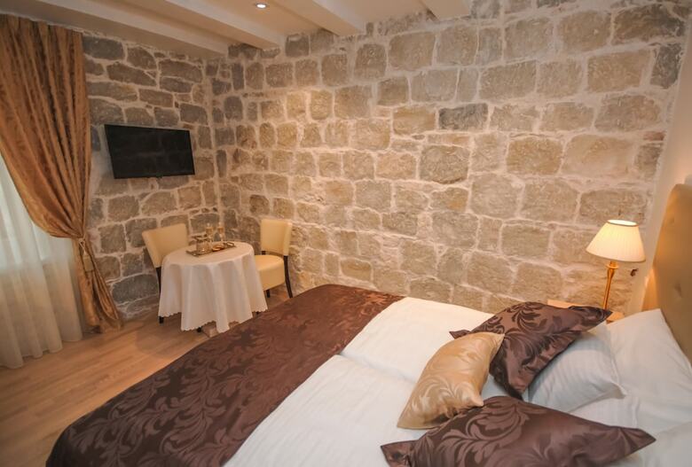 Hostal Lanterna Rooms