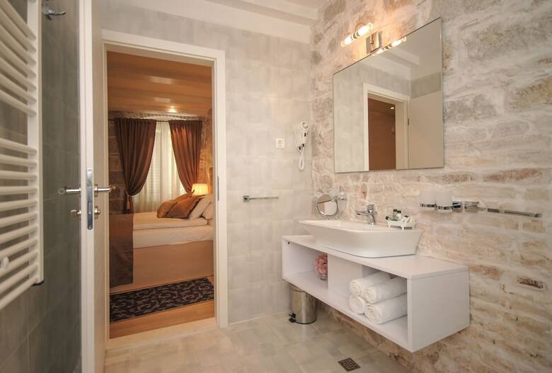 Hostal Lanterna Rooms