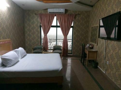 Tulip Riverside Hotel