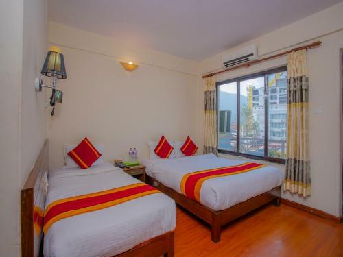 Oyo 11454 Hotel Garuda Inn