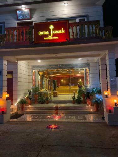 Three Jewels Boutique Hotel