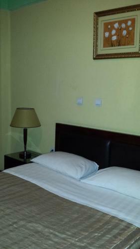The Lions Den Hotel