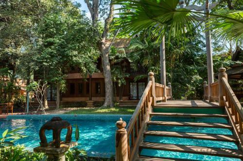 Hotel Angkor Village Suites