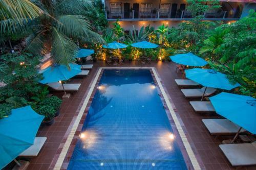 Hotel Reveal Courtyard In Reveal Angkor