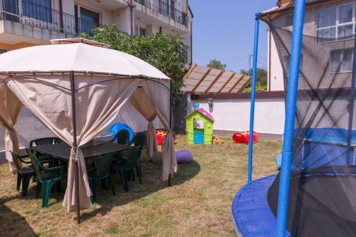 Hostal The Colony