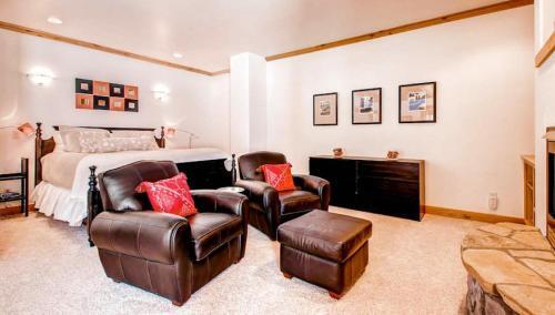 Summit Peaks View