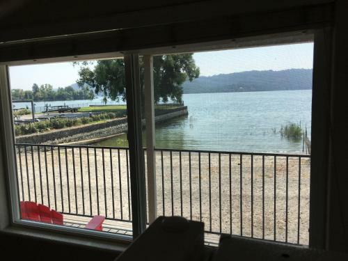 Hotel Clear Lake Cottages & Marina