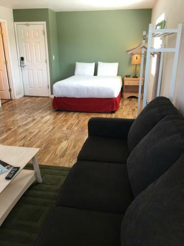 Hotel Clear Lake Cottages & Marina