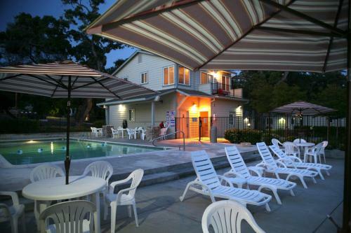Hotel Clear Lake Cottages & Marina