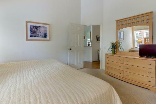 Satin Gold Retreat